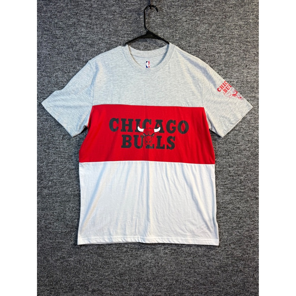 NBA Chicago Bulls Mens Large Colorblock Graphic T-Shirt Grey Red White Logo